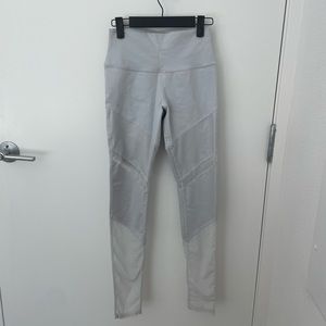 MOVING SALE | like new Alo gray airlift leggings